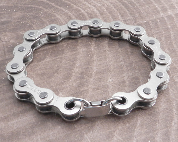 Premium AI Image | he Iconic Bike Chain Bracelet on Black Background