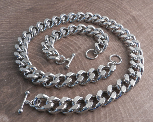 Silver Curb Chain Bracelet with A Hook Clasp