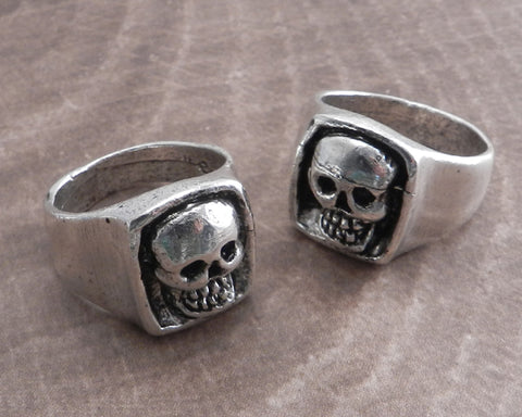 Giant Skull Ring